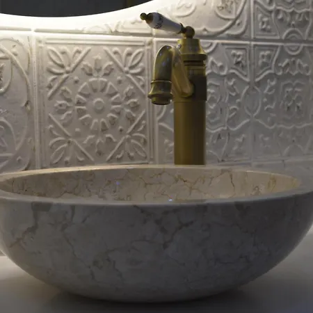 Eaux Bed & Breakfast