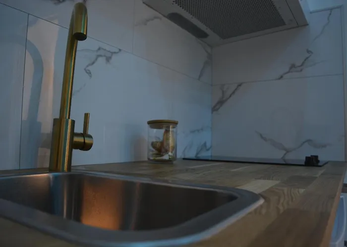 Eaux Bed & Breakfast 4*